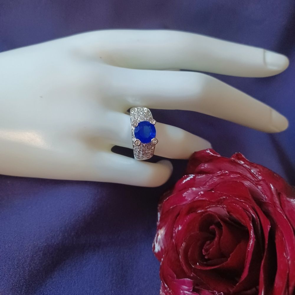 Swarovski Elements - Size 7 - Silver tone ring as pictured